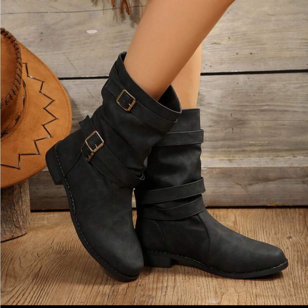 Black buckle fashion boots